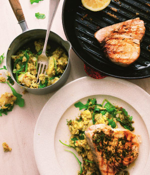 Gegrilde zwaardvisfilet met chermoula aardappelsalade