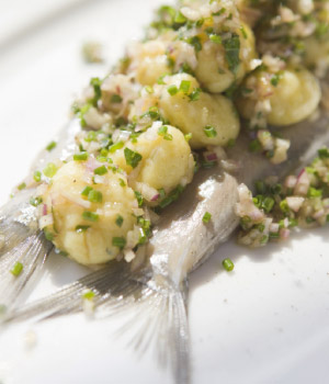 Hollandse Nieuwe met gnocchi en manzanilla