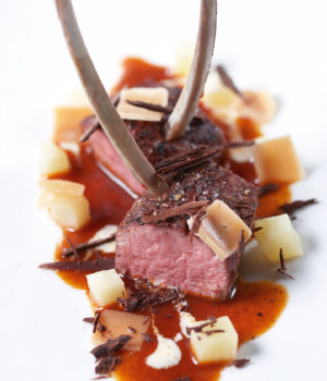 Lamsfilets met romige appeltjes, fudge en chocolade