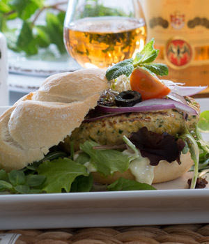 Frisse kipburgers met munt en koriander