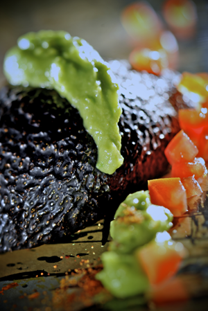 Avocadopuree  met cajunkruiden en tomaat