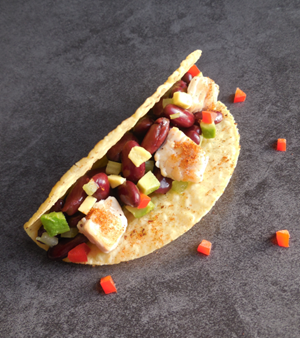 Tacos  met kip, avocado en rode bonen