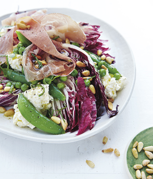 Erwtensalade met ricotta en prosciutto