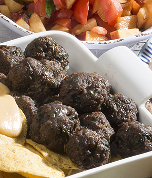 Kleine gehakt­balletjes met jalapeño peper