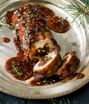 Kalkoenrollade met pruimen & katenspek