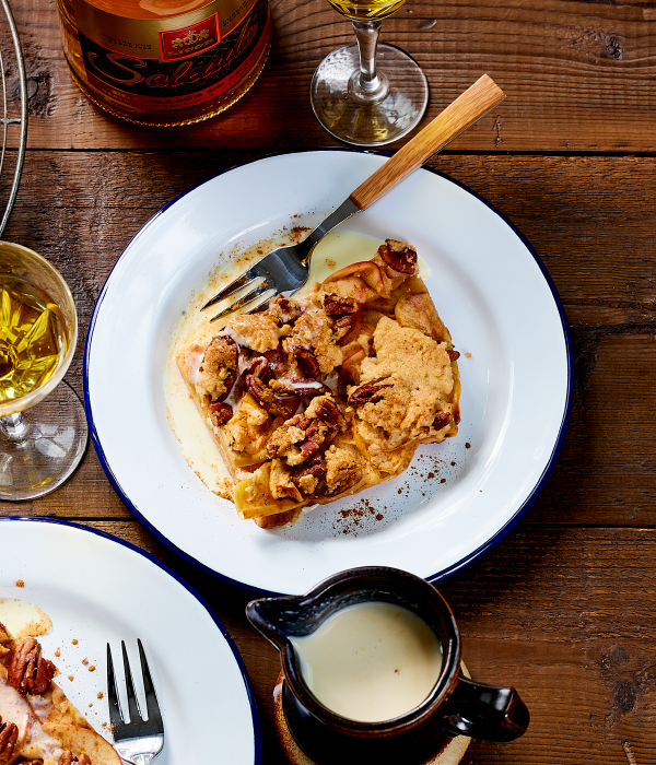 Apfelschnitten met pecannoten en vanillesaus  