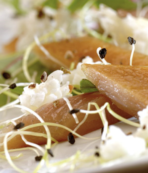 Gerookte haringfilet met sla en mierikswortel