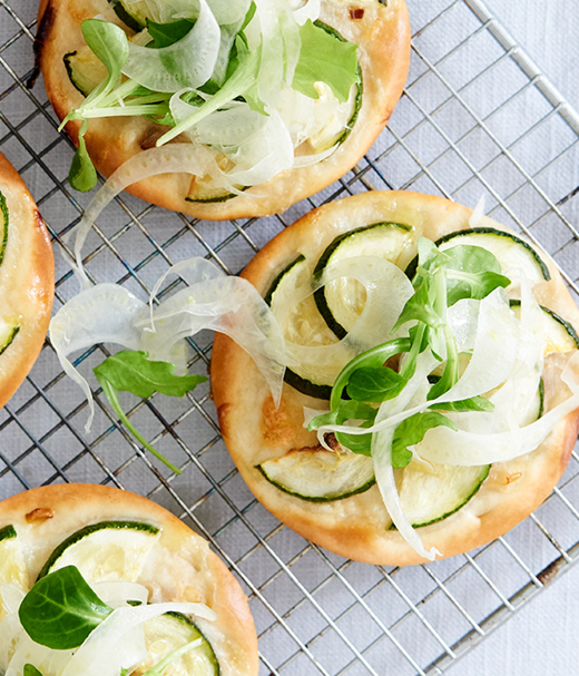 Courgette-taartje met mozzarella en oude kaas 