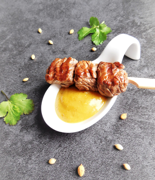 Lamsspiesjes met kikkererwtenpuree