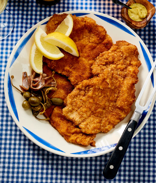Wienerschnitzel met ansjovis, kappertjes & citroen 