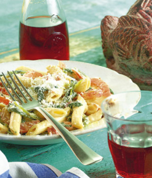 Romige penne met zalm en spinazie